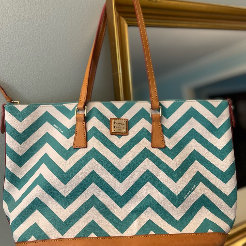 Like new Dooney & Bourne chevron tote with gorgeous red inside